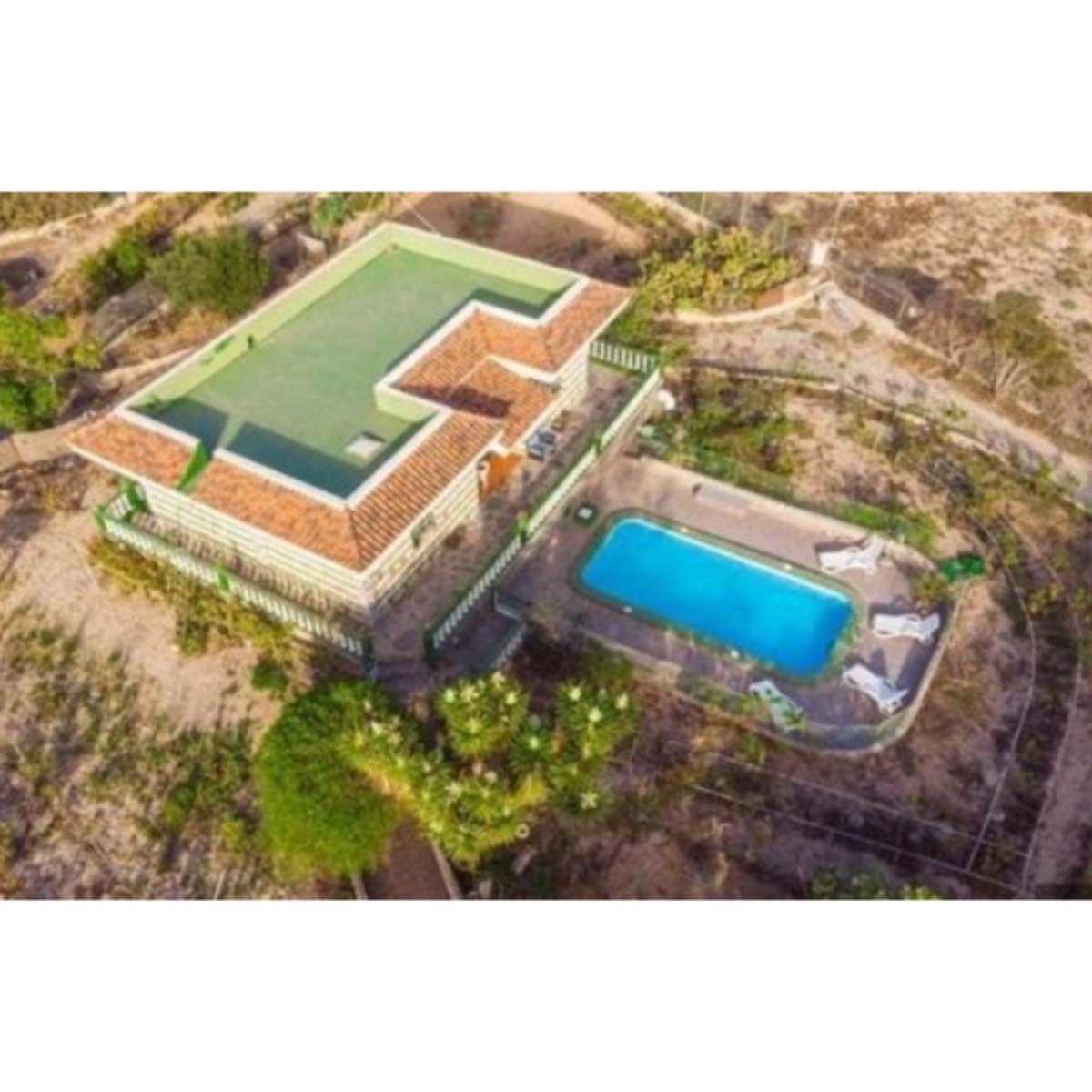Gran parcela y casa con piscina en Granadilla de Abona