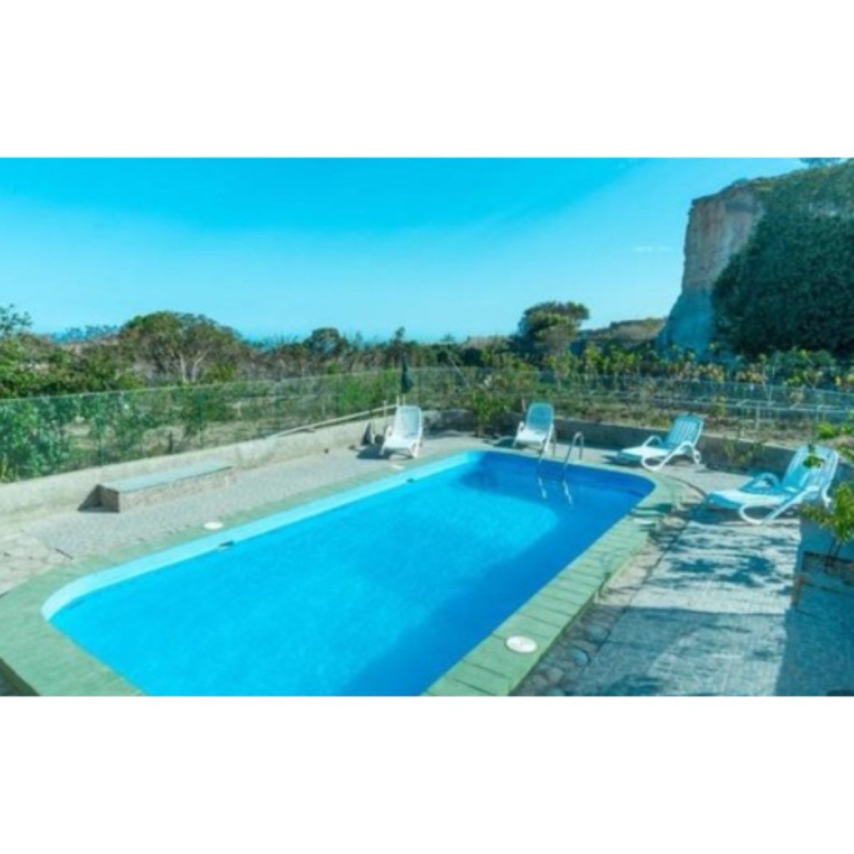 Gran parcela y casa con piscina en Granadilla de Abona