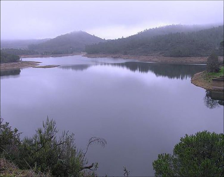 6. Embalse y finca al fondo