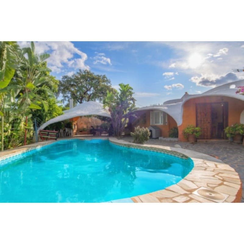 VILLA DE ESTILO \\\'GAUDÍ\\\' ÚNICA EN MONDA