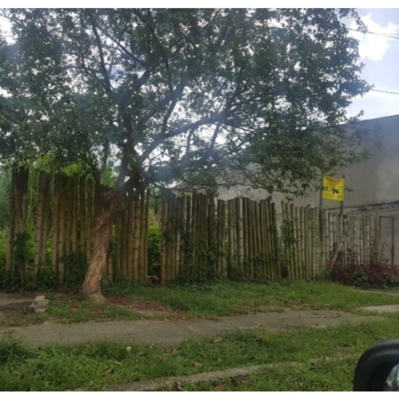 LOTE 330 M2 CON LICENCIA PARA 1570 M2