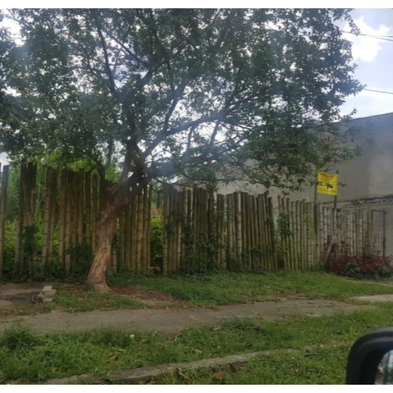 LOTE 330 M2 CON LICENCIA PARA 1570 M2