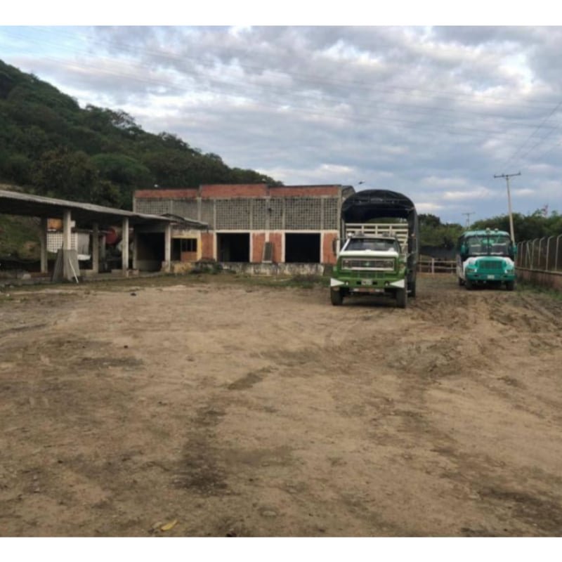 Terreno finca con bodega vijes