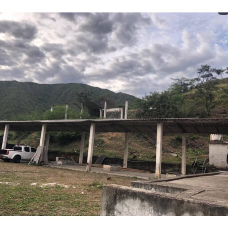 Terreno finca con bodega vijes