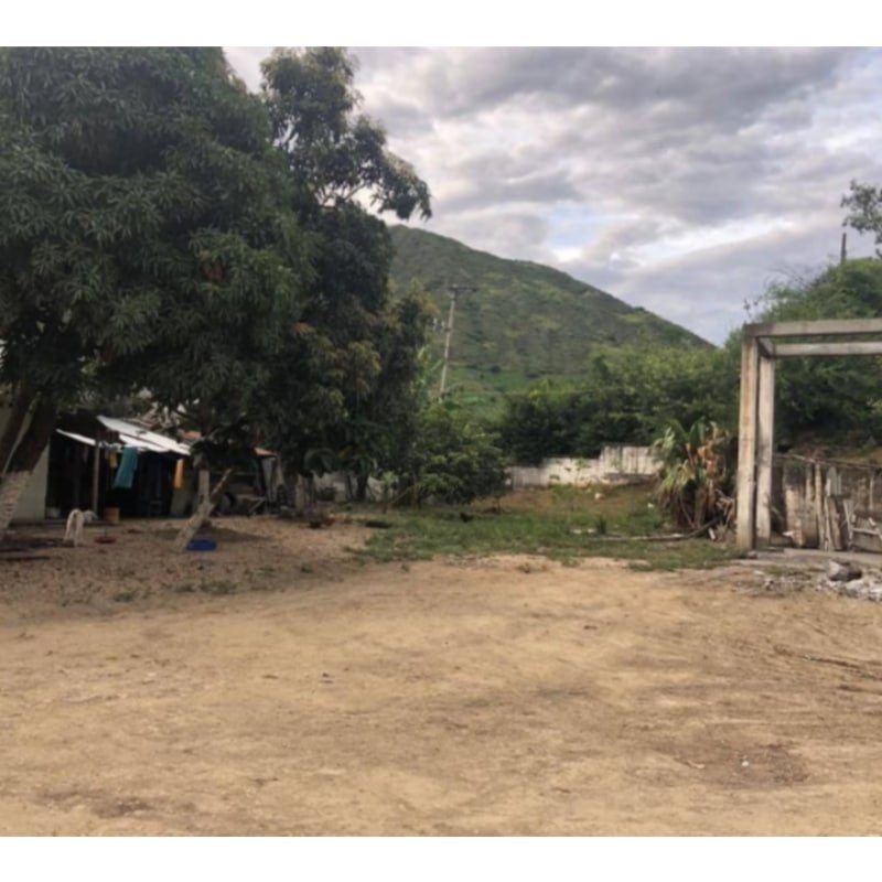Terreno finca con bodega vijes