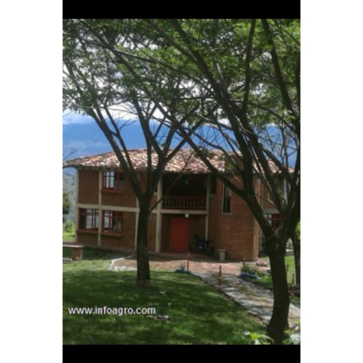 Se vende finca de 9 hectáreas, dos casas