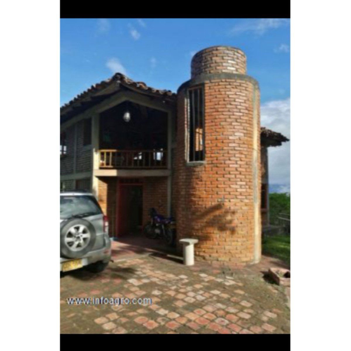 Se vende finca de 9 hectáreas, dos casas