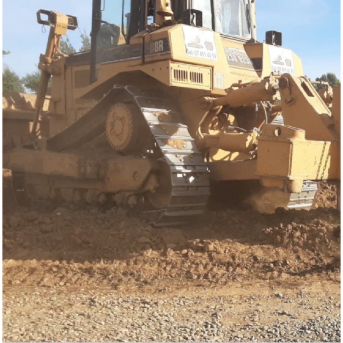 Bulldozer D8 Caterpillar subsolados