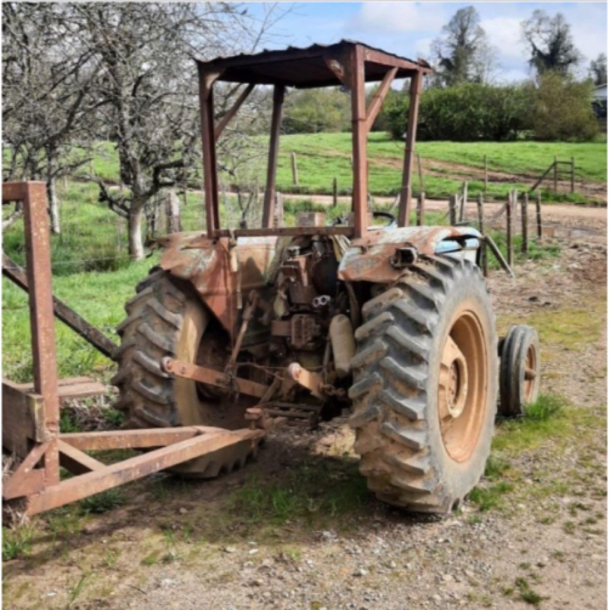 Vendo tractor Universal