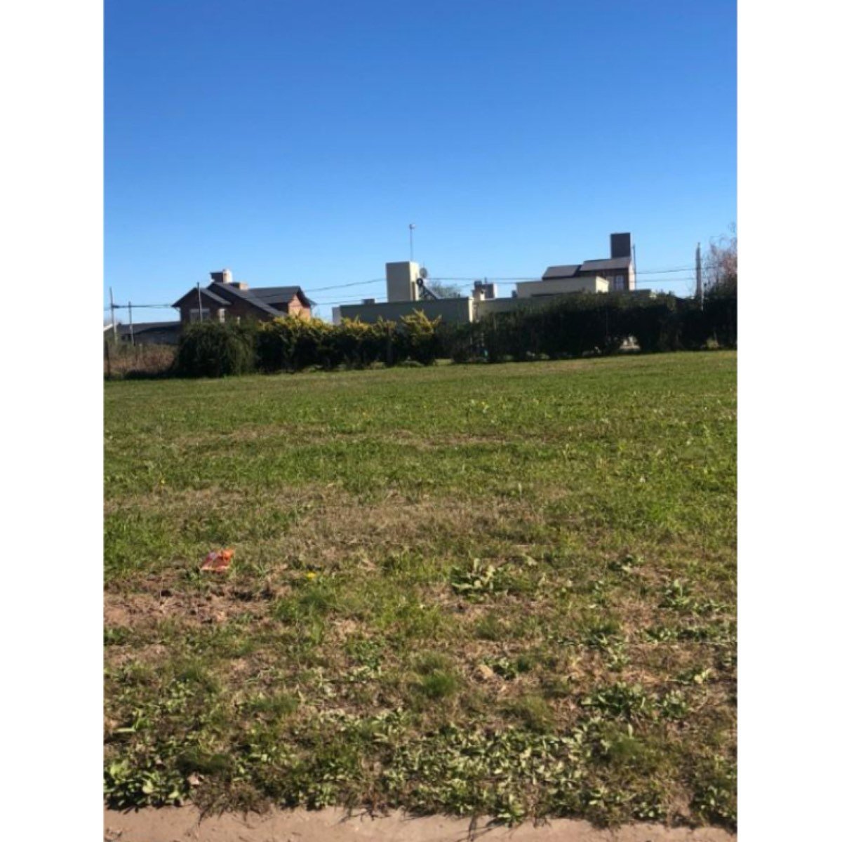 TERRENO SOBRE AVENIDA, ACEQUIAS DEL AIRE - ROLDAN