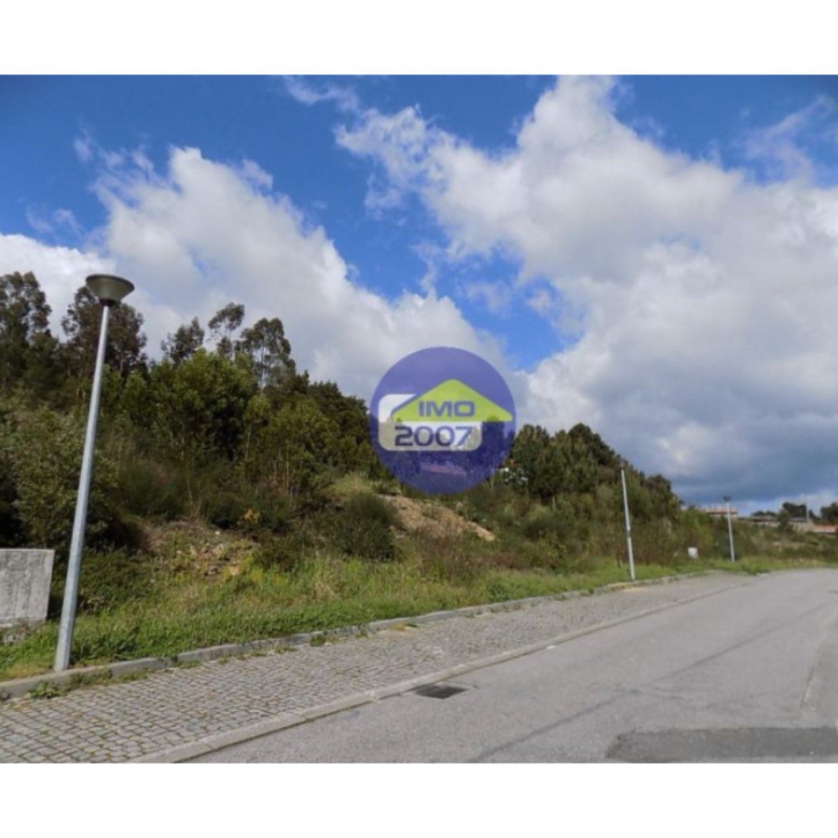 Lotes para moradias de 2 e 3 frentes em Mozelos