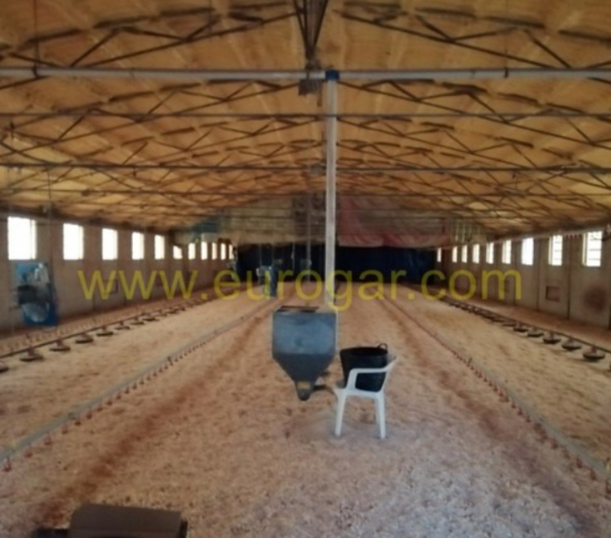 GRANJA LEGALIZADA PRÓXIMA A POBLACIÓN