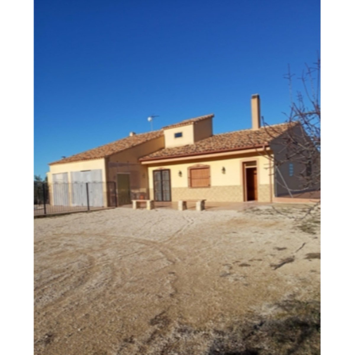 VENTA DE ESPECTACULAR CASA CAMPO - BULLAS