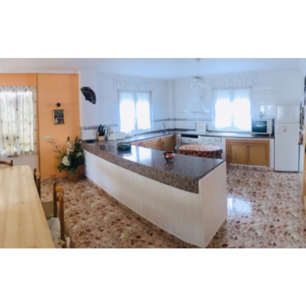 SE VENDE CASA. - CENTRO DEL PUEBLO.