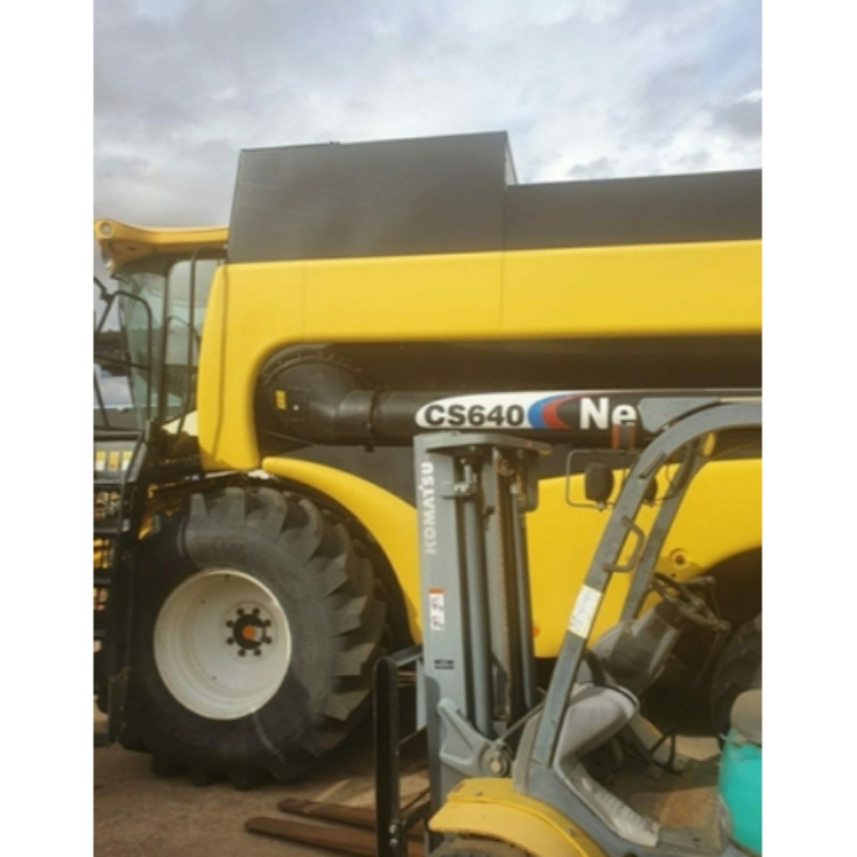 COSECHADORA NEW HOLLAND CS640