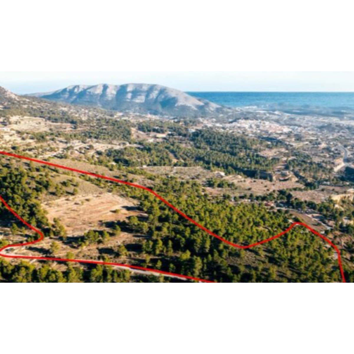 SE VENDE FINCA A 10 MINUTOS DE LA PLAYA DE BENIDORM
