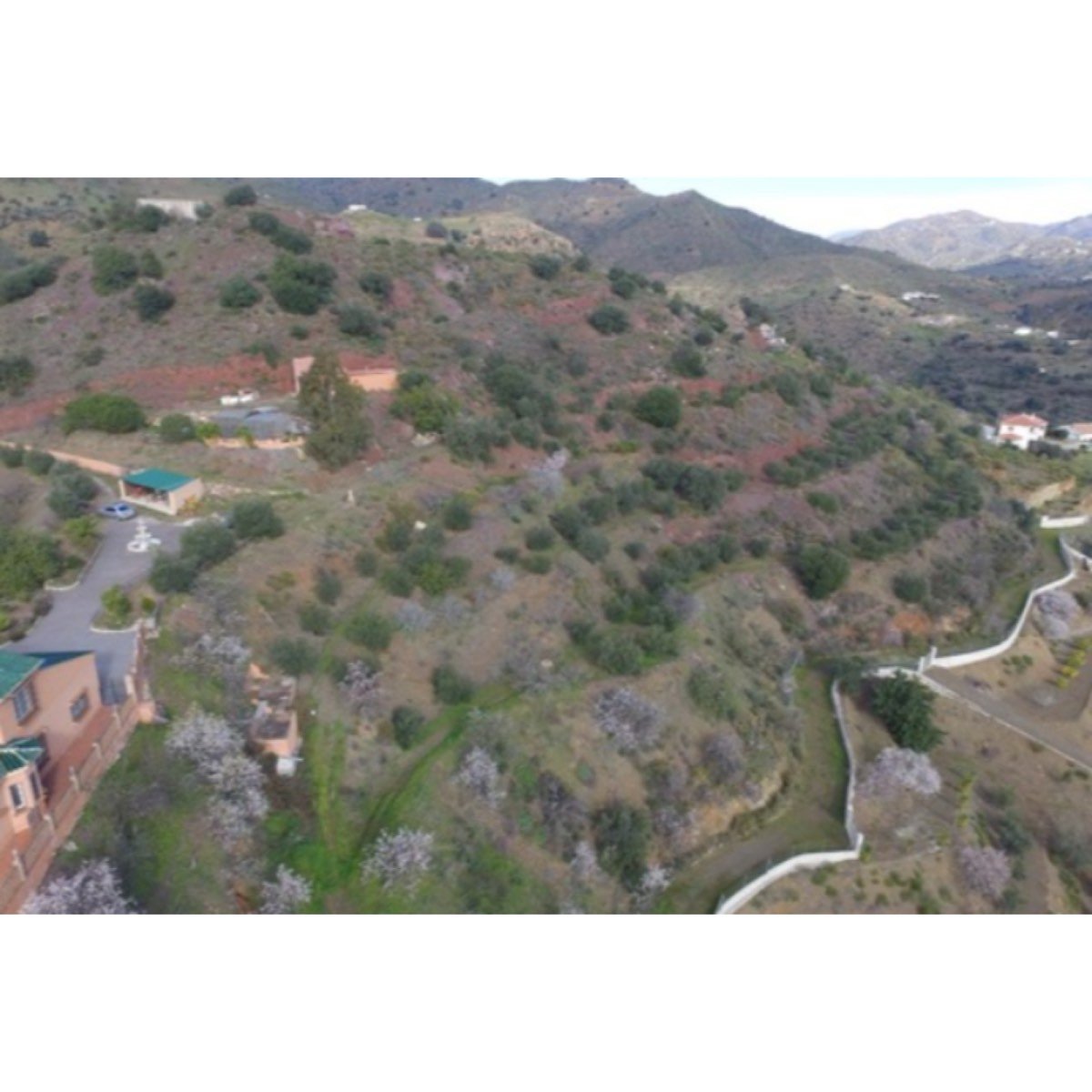 SE VENDE VIVIENDA EN ALMOGÍA