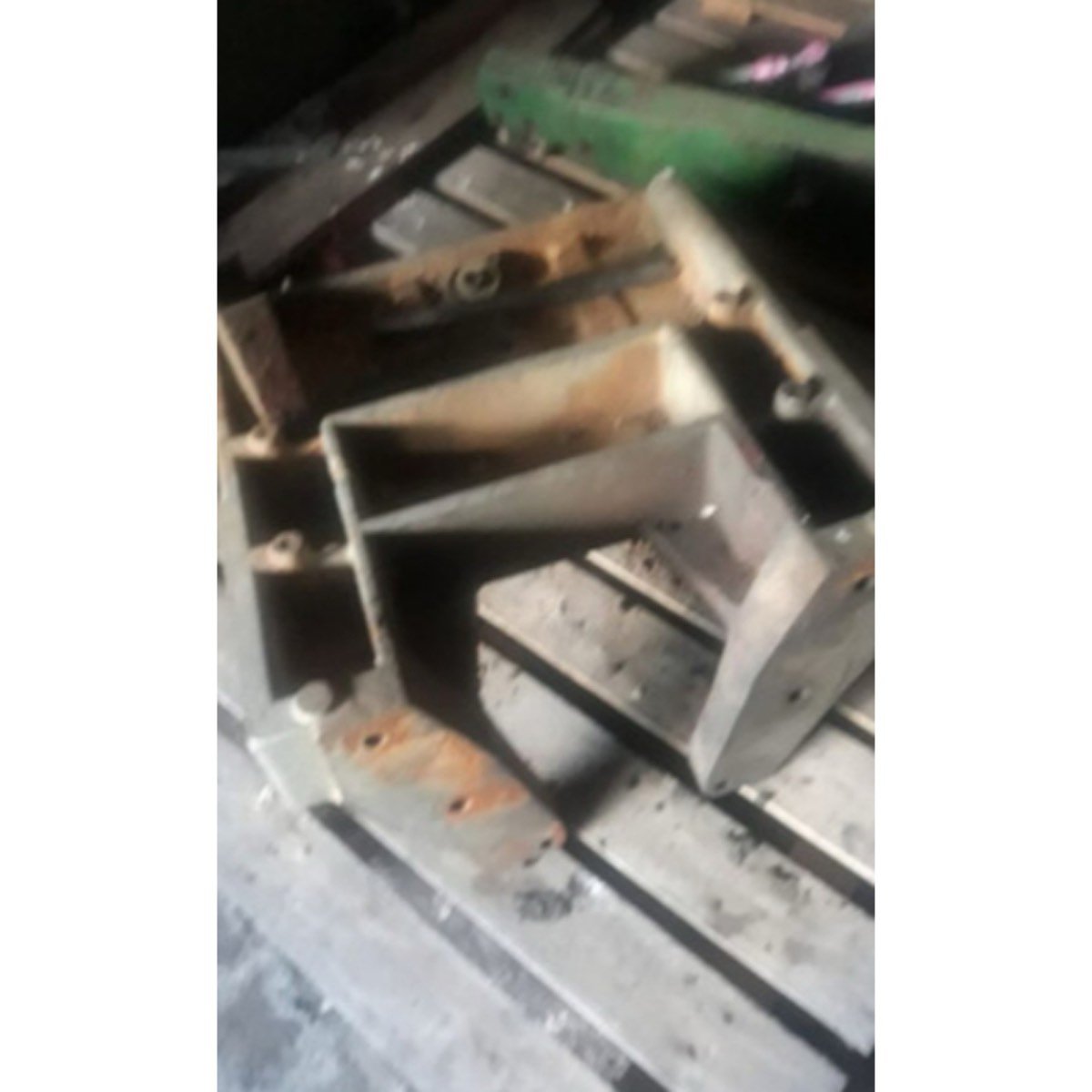 SE VENDE TRACTOR EBRO - MESA MOTOR