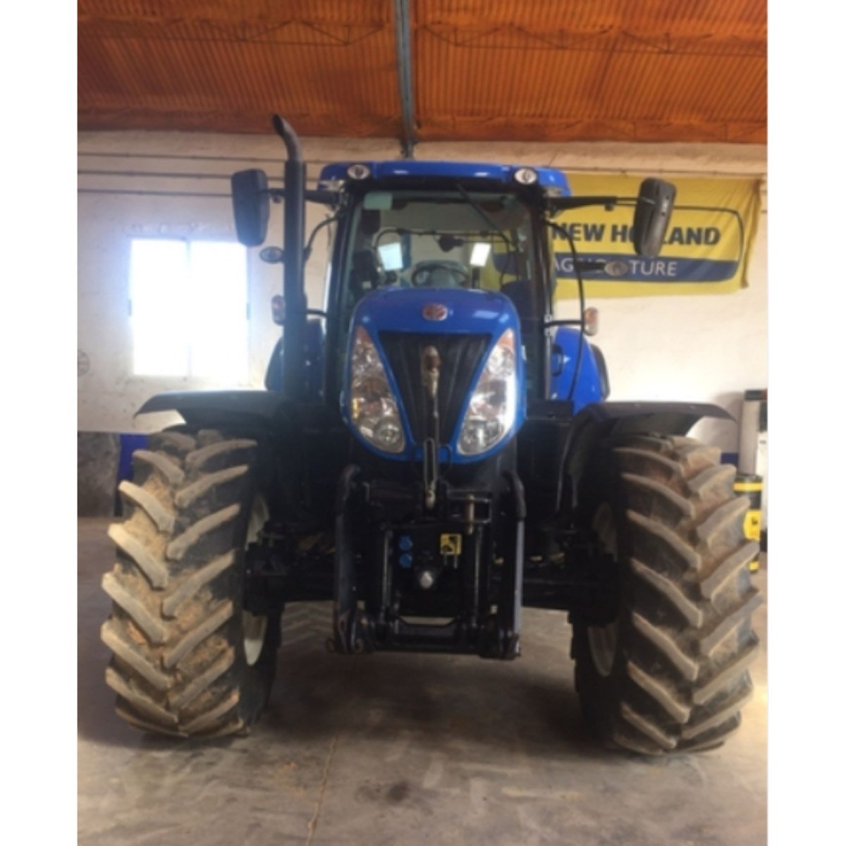 SE VENDE NEW HOLLAND - T7. 220