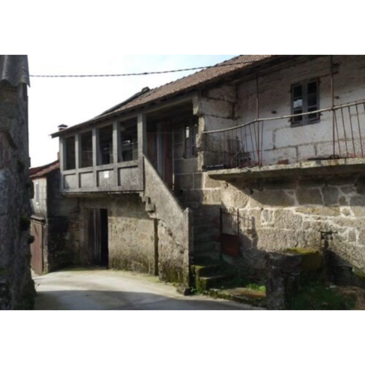 CASA EN VENTA EN CERNEDO - CERNEDO