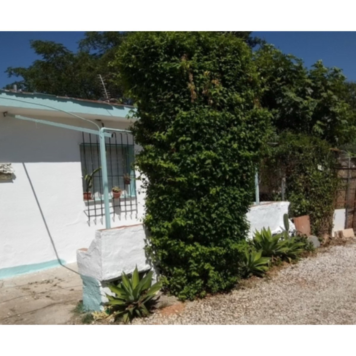 SE VENDE PARCELA 1500M CON CASA PISINA