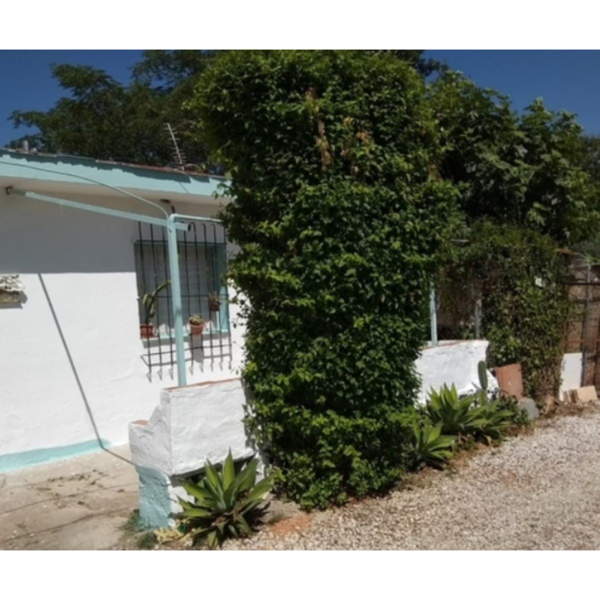 SE VENDE PARCELA 1500M CON CASA PISINA