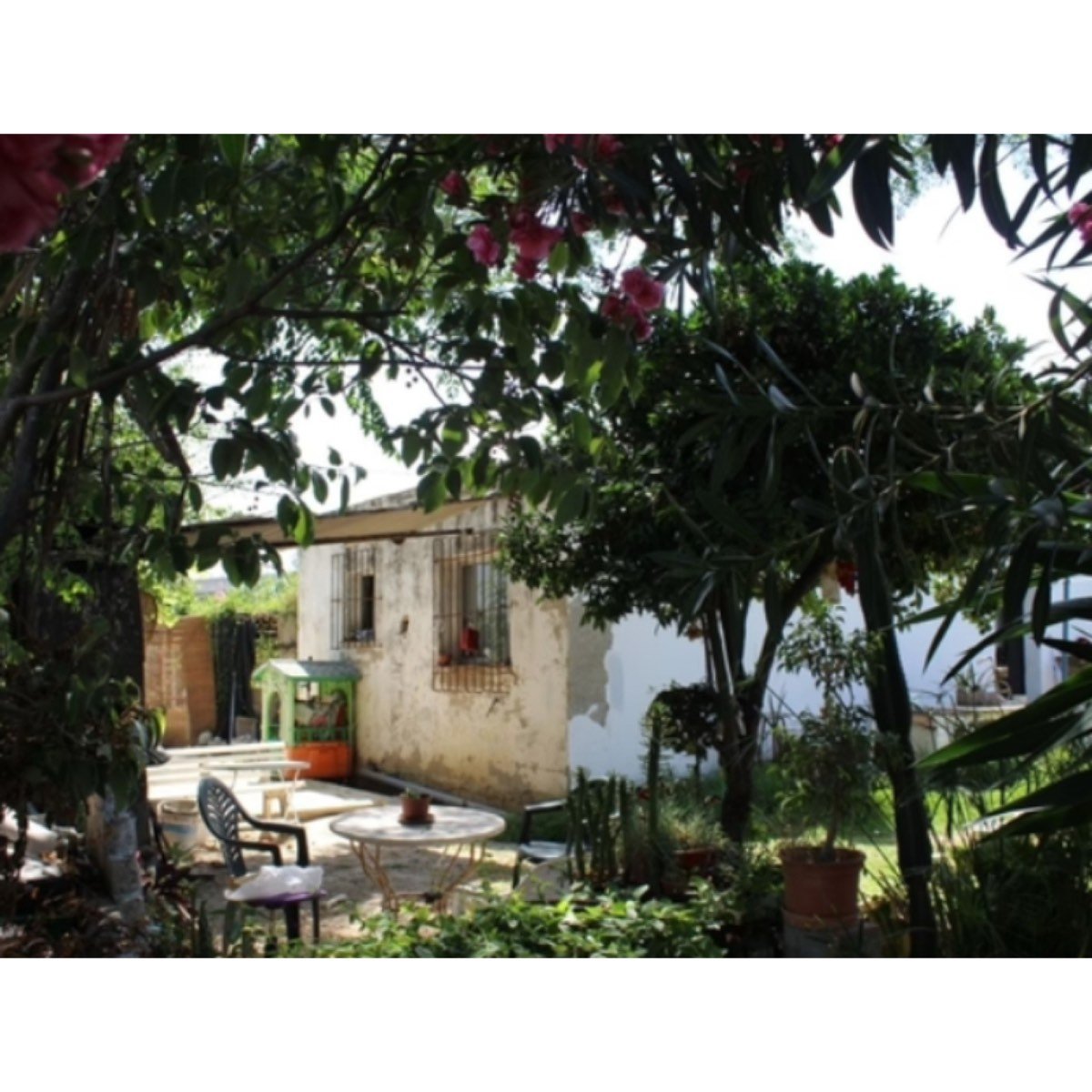 SE VENDE PARCELA 1500M CON CASA PISINA