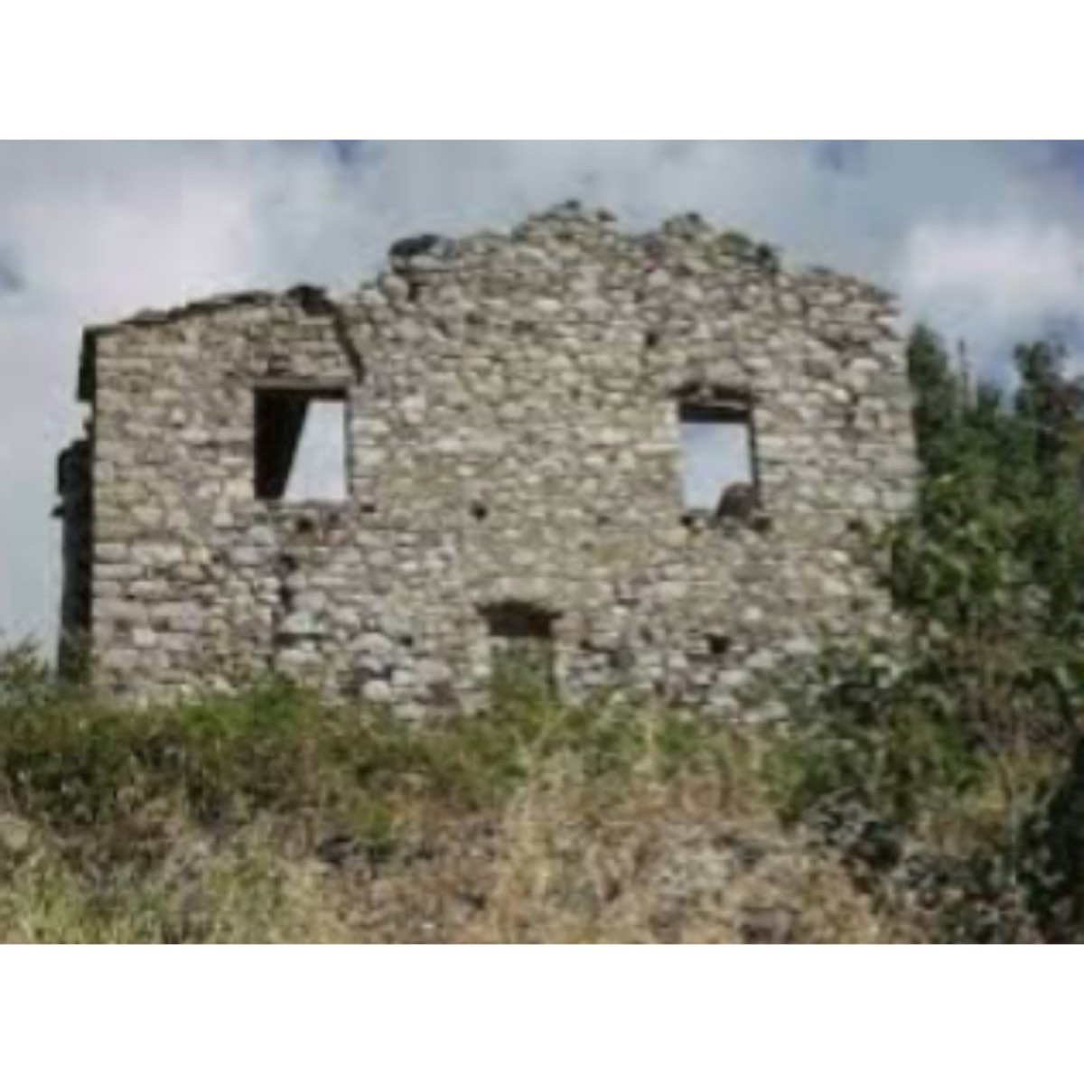CASA CON TERRENO PARA REHABILITAR