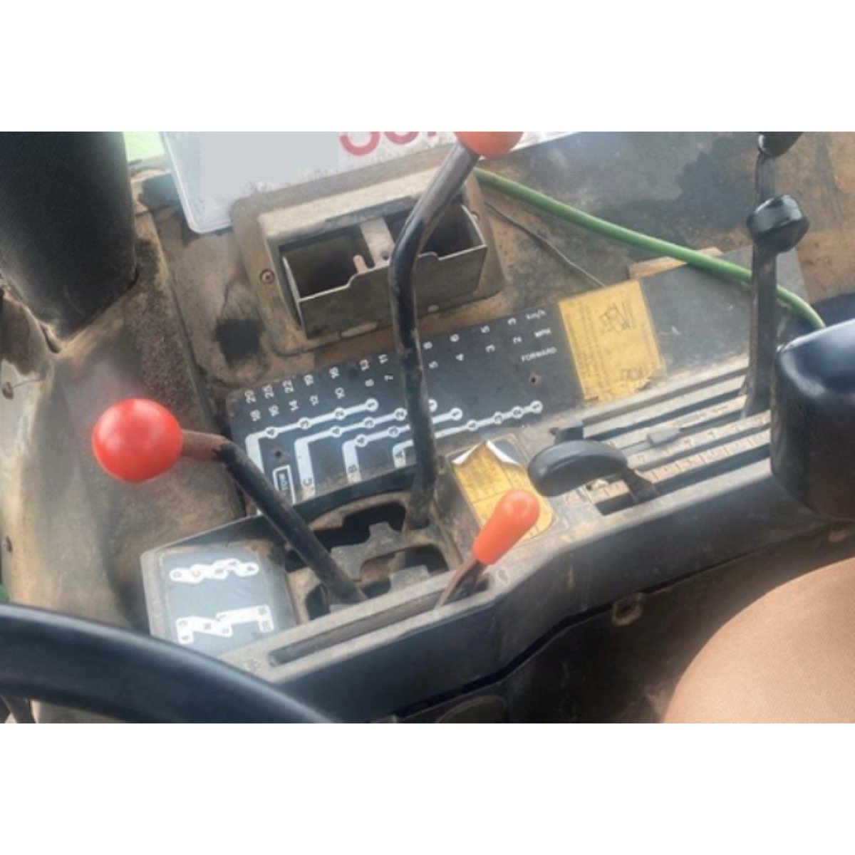 JHON DEER 4240 - 4X2 TRACTOR