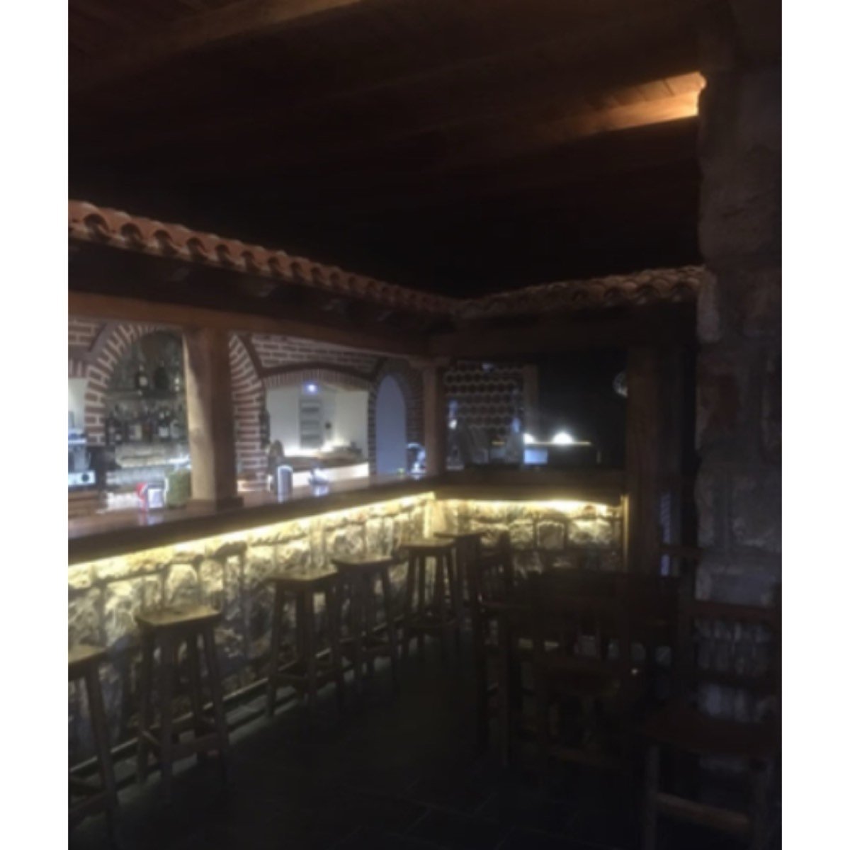CAMARERA PARA BAR / POSADA RURAL