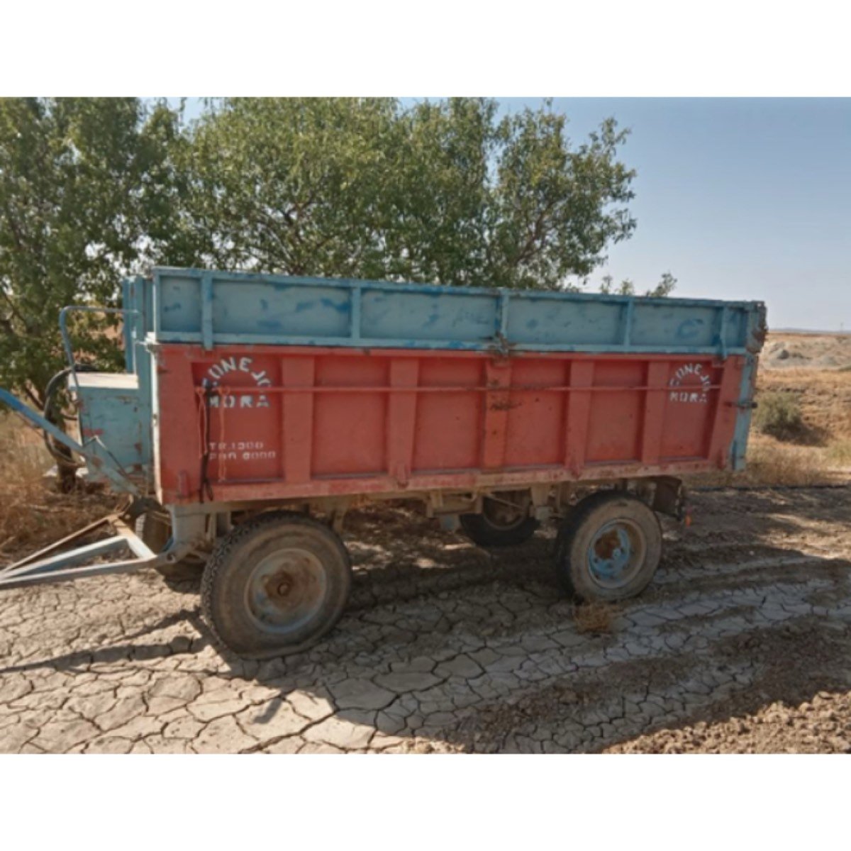 REMOLQUE AGRÍCOLA