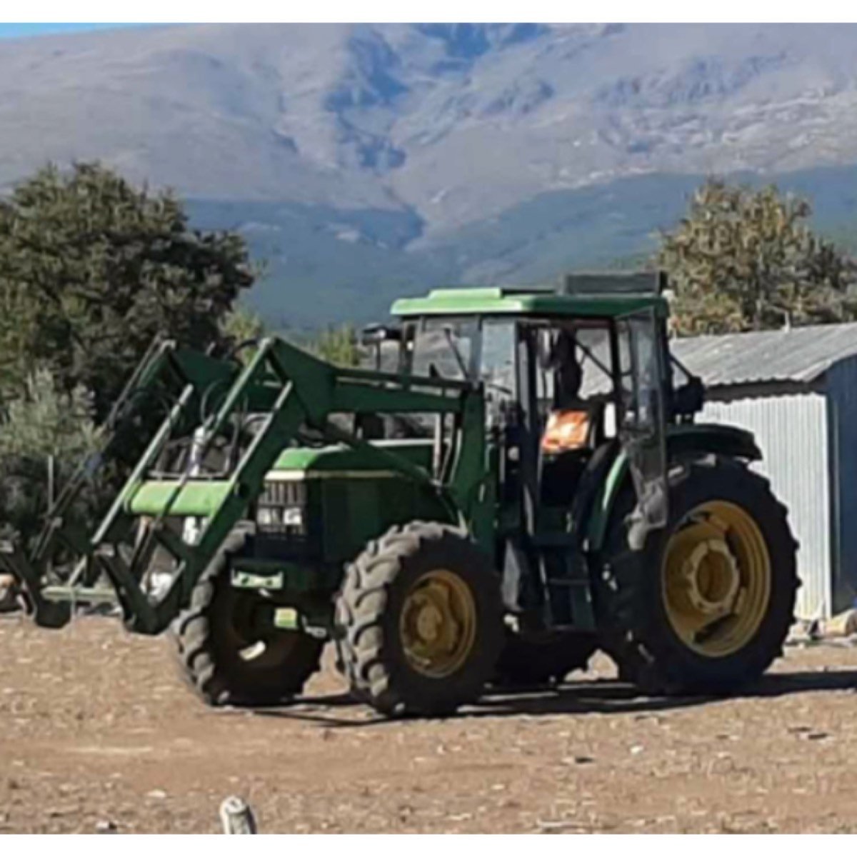 SE VENDE TRACTOR JOHN DEERE