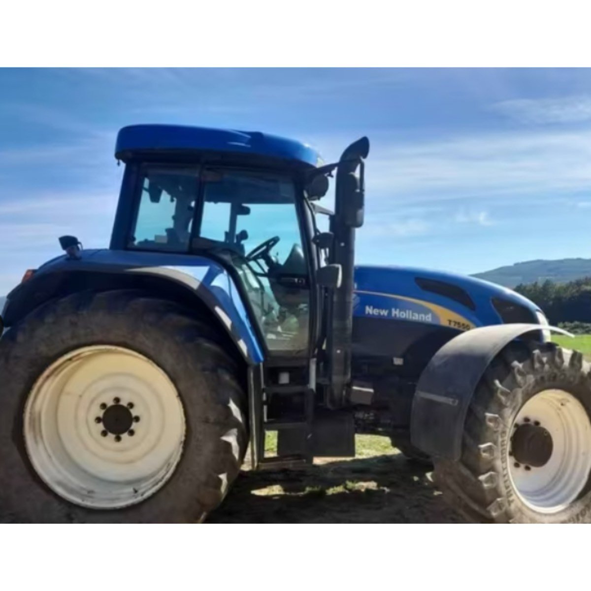 SE VENDE NEW HOLLAND 10 - T7550