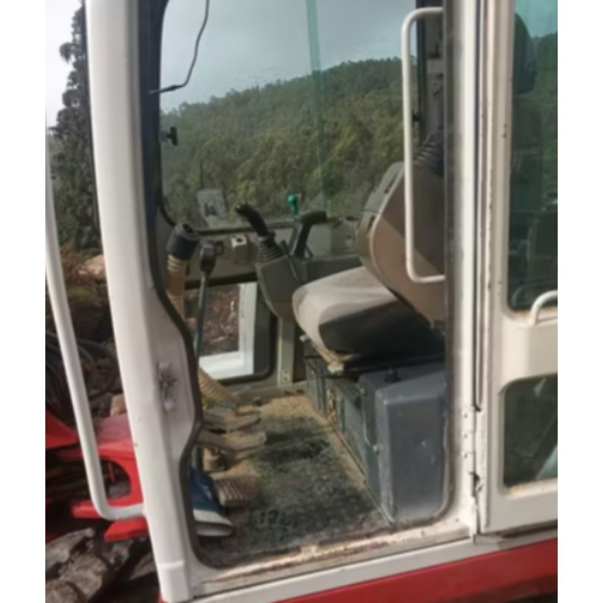 SE VENDE TAKEUCHI 145