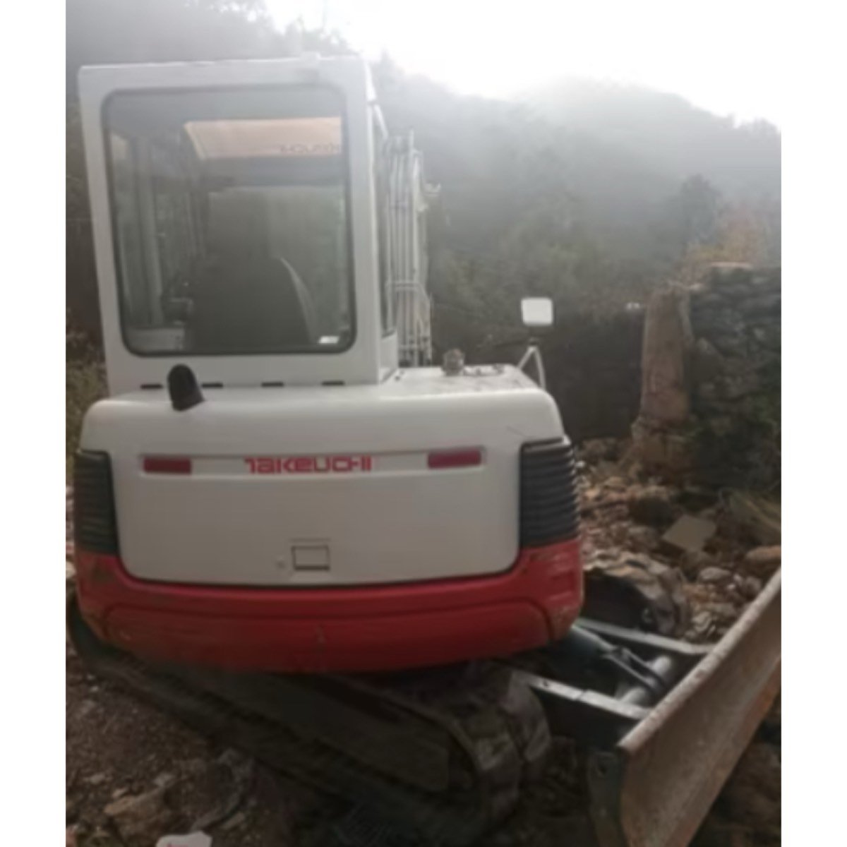 SE VENDE TAKEUCHI 145