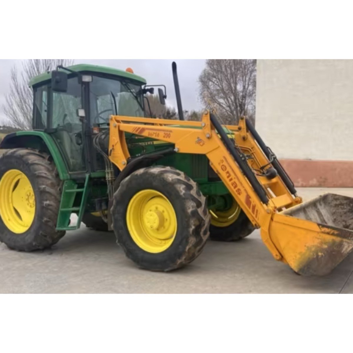 JOHN DEERE - 6610