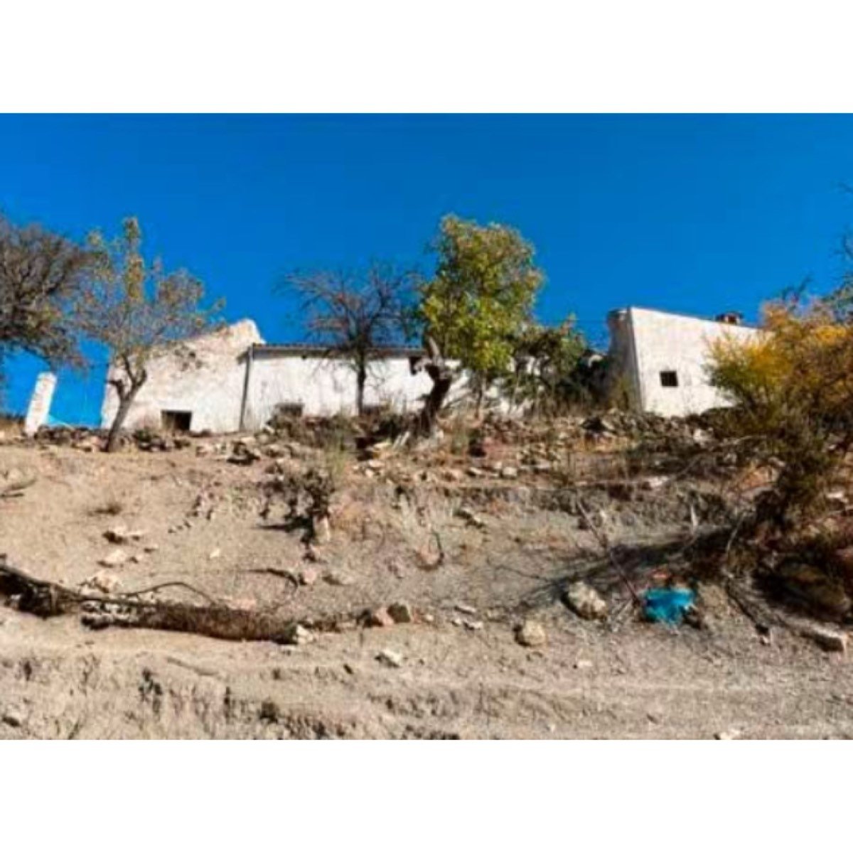 VENTA DE CORTIJO EN FRAILES, ALCALÁ LA R