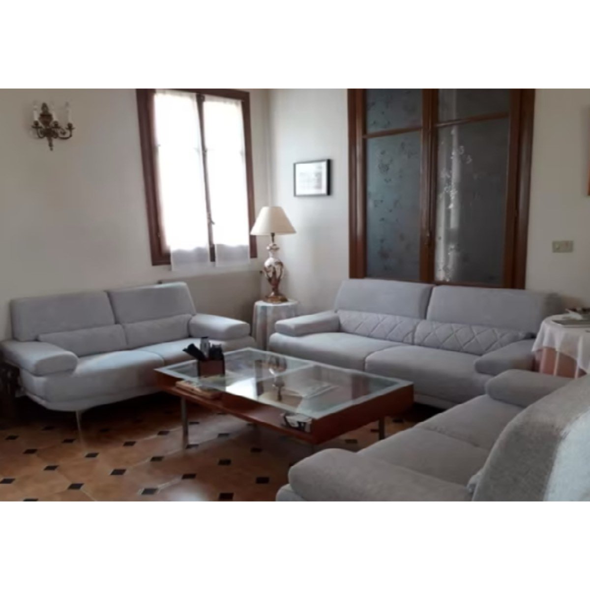 SE VENDE VIVIENDA EN ABALOS - AV. LA RIOJA